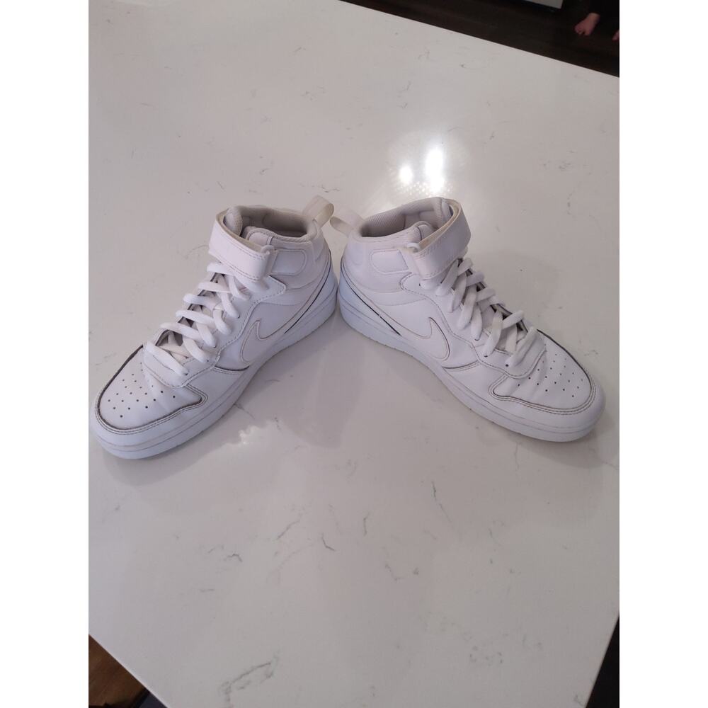 Nike Air Court Borough Mid 2 basketball athletic shoe Triple White 7Y/M-8.5 W - Picture 5 of 7